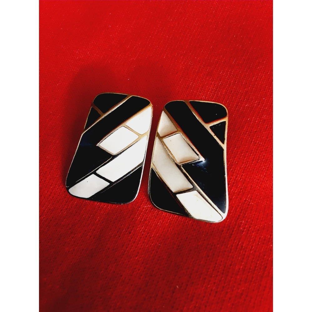 Vintage Trifari Earings black Cream Enamel Gold Tone Pierced Ears